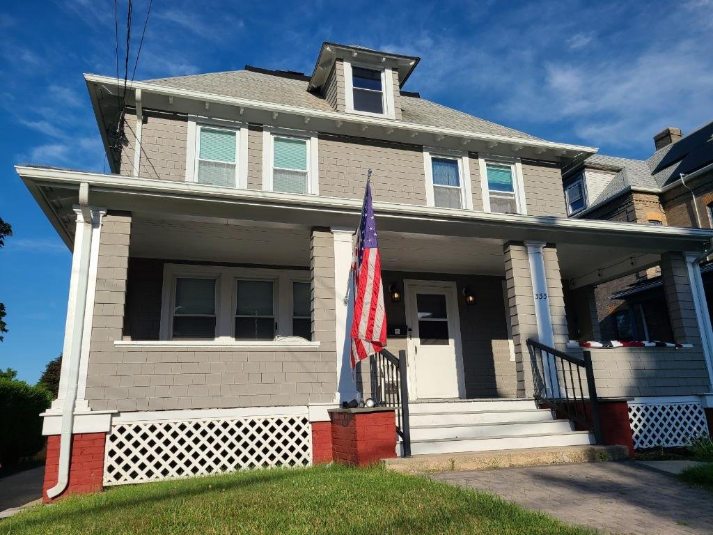 New London House: 333 Ocean Ave