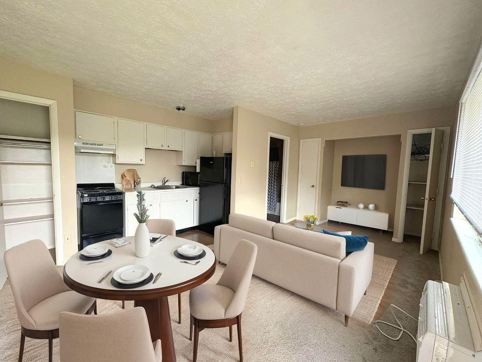 Franklin Apartment: 601 Moses Dr