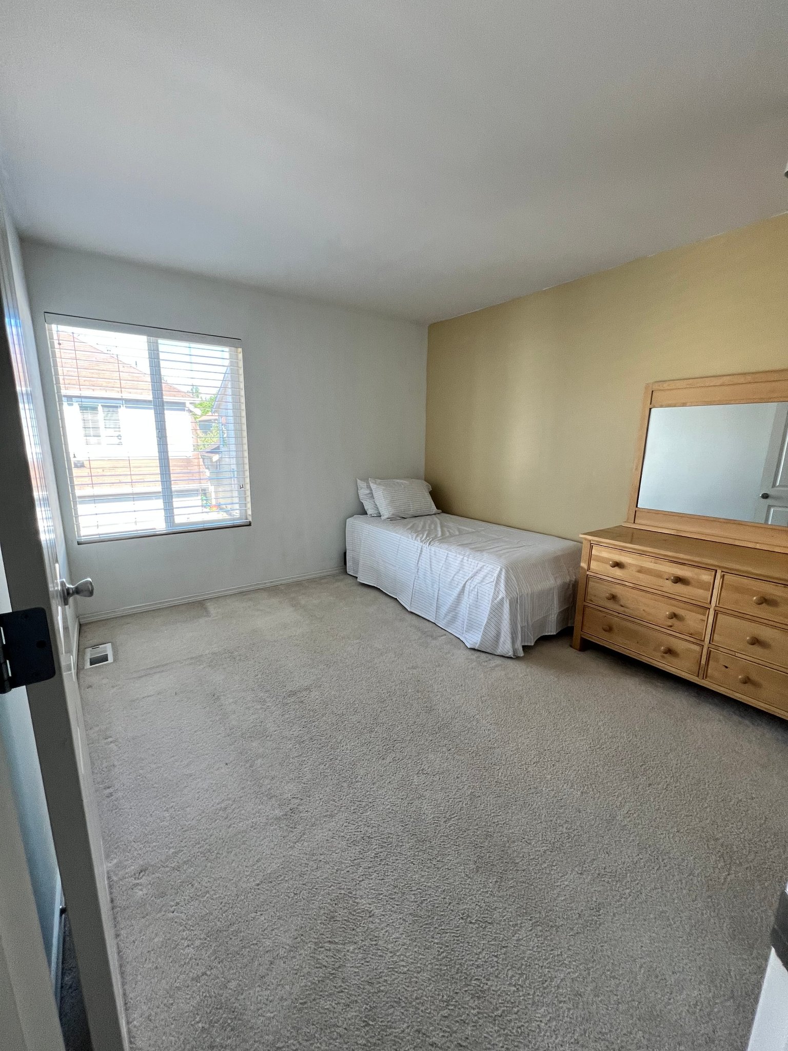 Auburn Single Room: 6618 Francis Ave SE