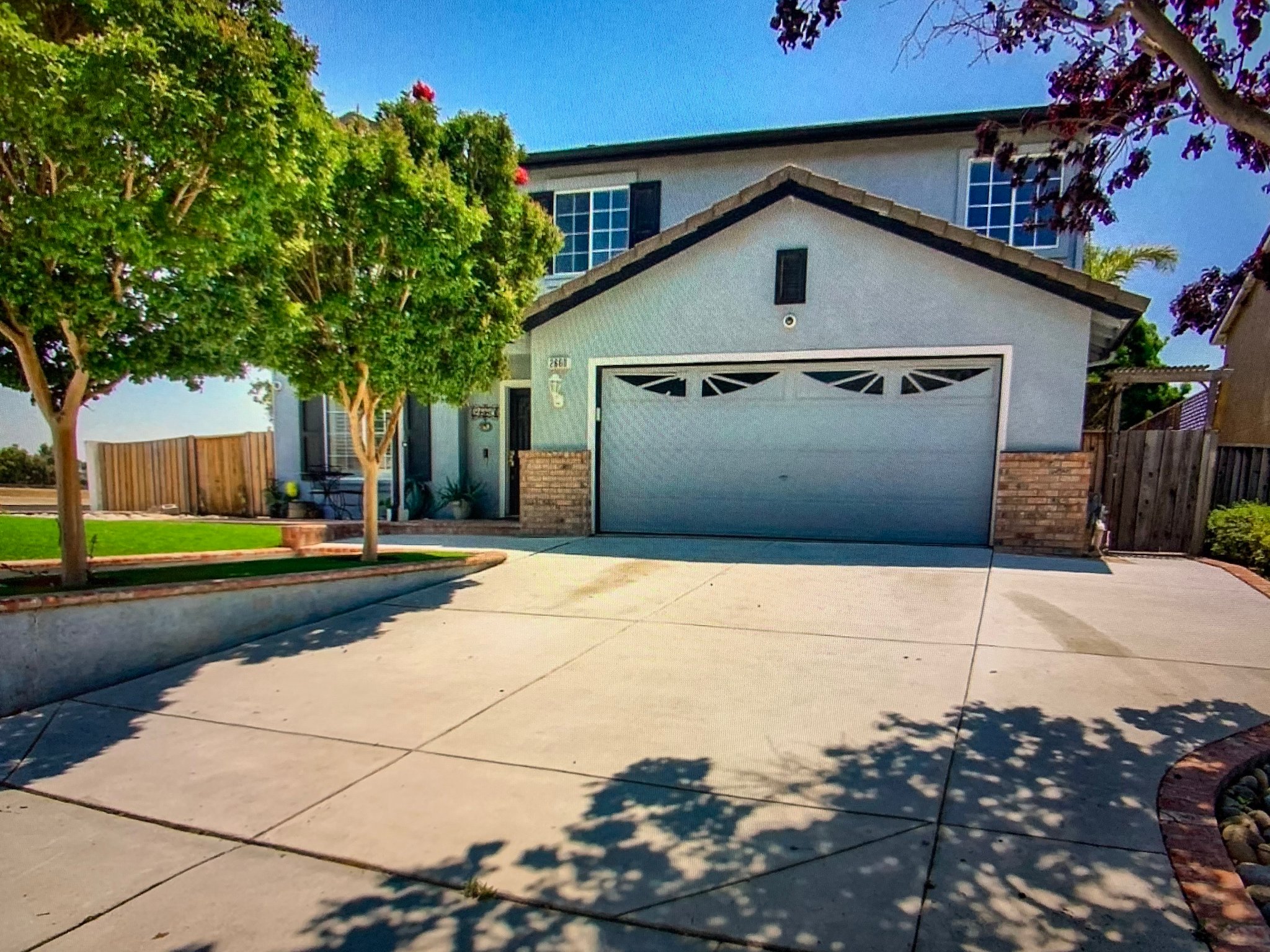 Hollister House: 2660 Glenview Dr