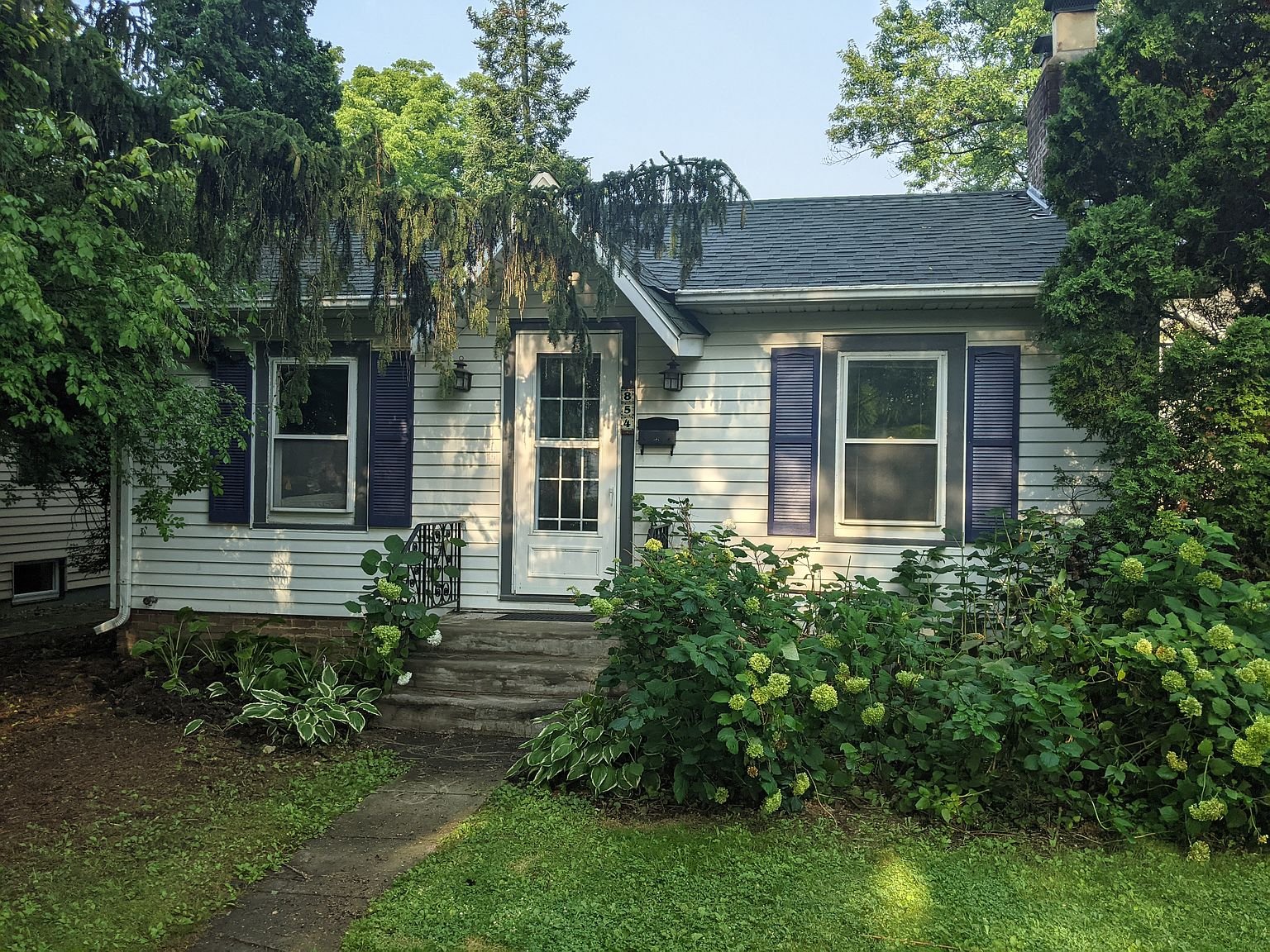 Madison House: 854 Terry Pl