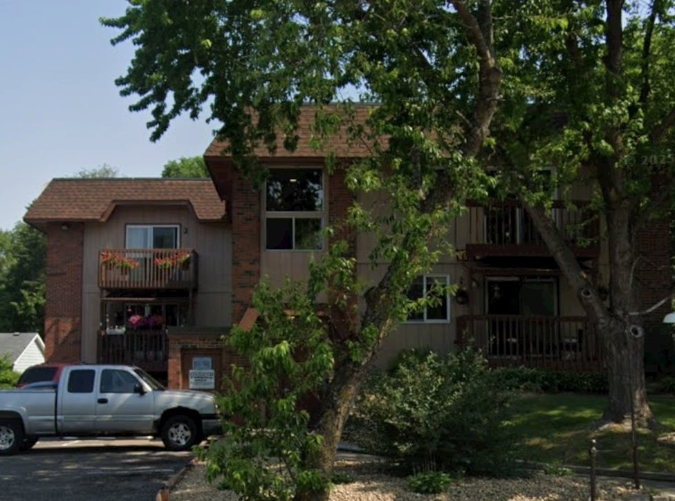 Elk River Condo: 942 Main St NW