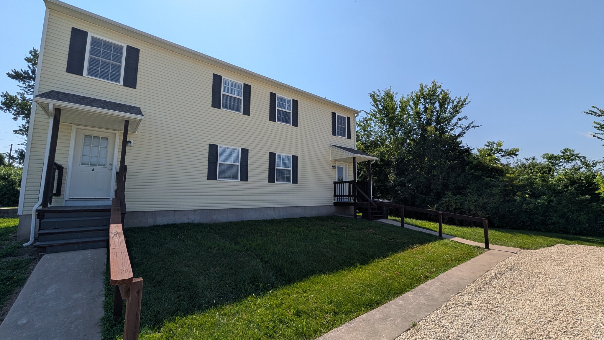 Fulton Townhome: 608 Old Jefferson City Rd