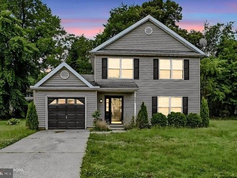 Dover House: 322 W Wind Dr