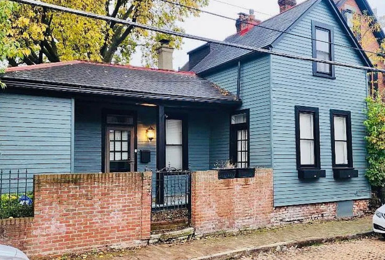 Columbus House: 329 Jackson St