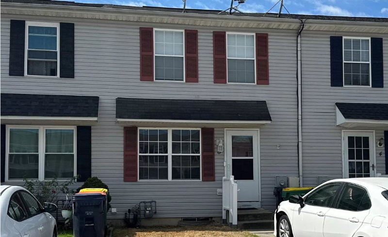 Middletown Townhome: 6 Cole Blvd