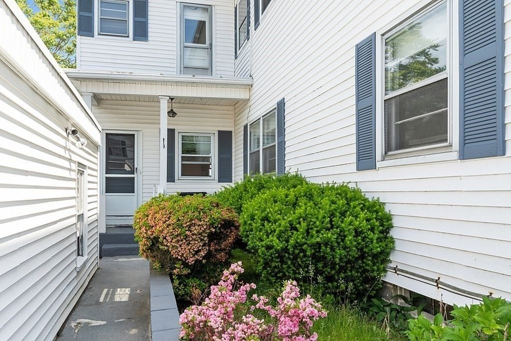 Lowell Condo: 64 Arlington St