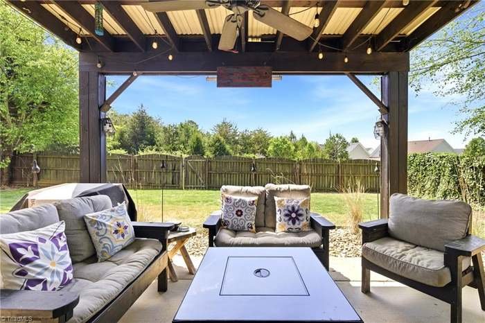 high point House: 2460 Alderbrook Dr