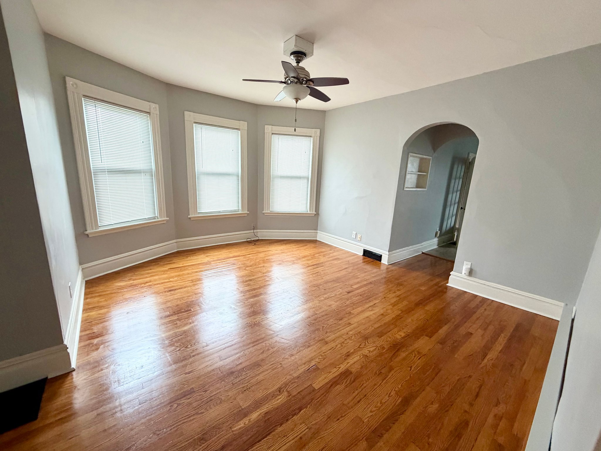Des Moines Apartment: 3514 3rd St