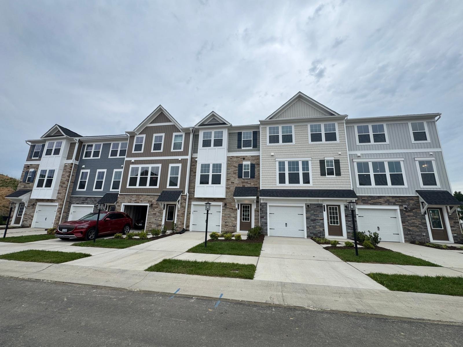 Glen Allen Townhome: 518 Sybil St