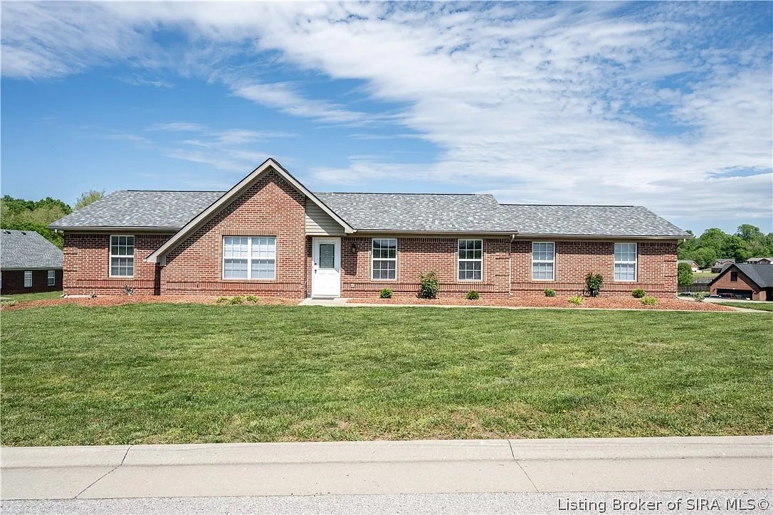 Jeffersonville House: 2801 Boulder Ct