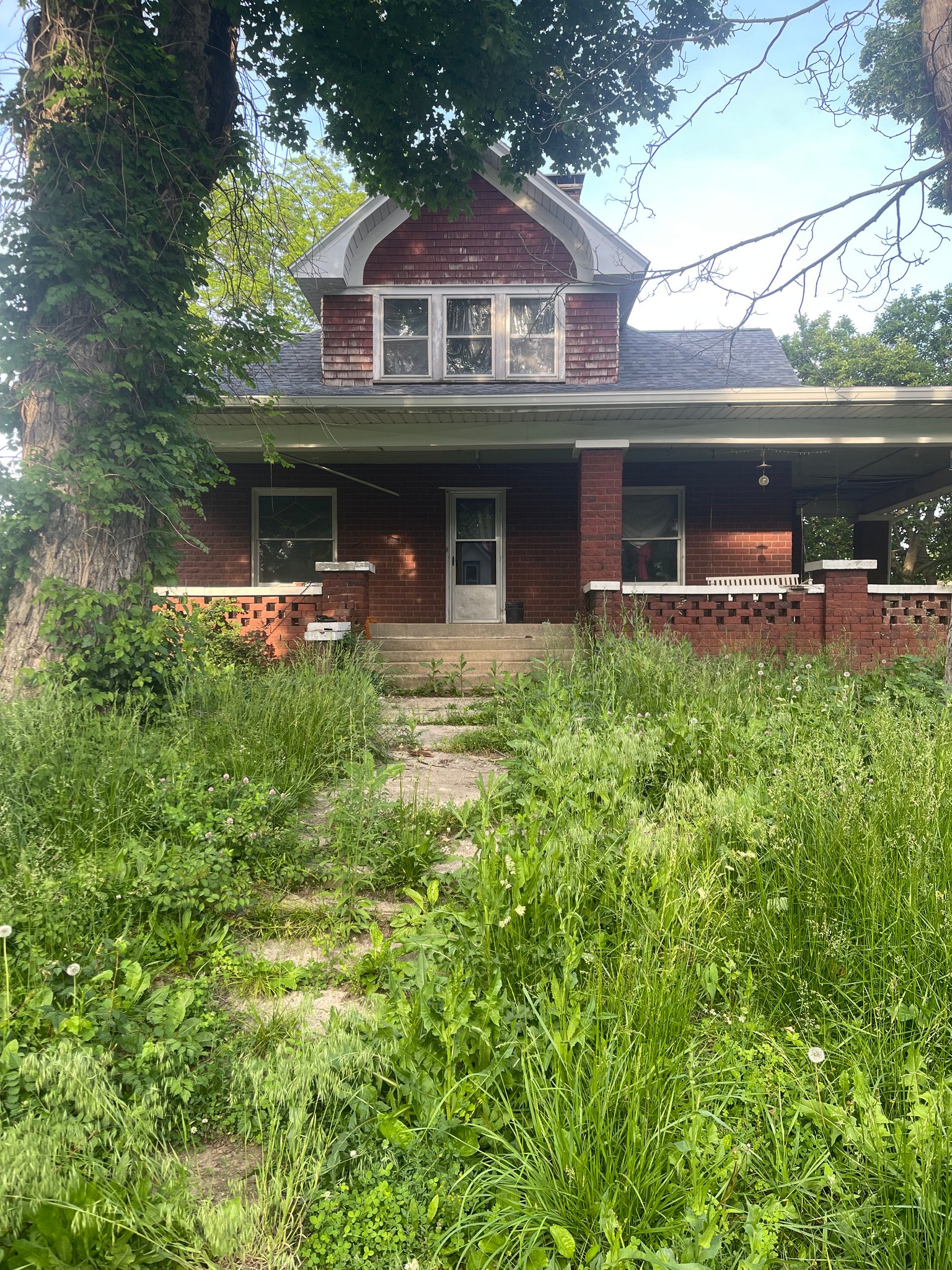 Westfield House: 330 S Madison St