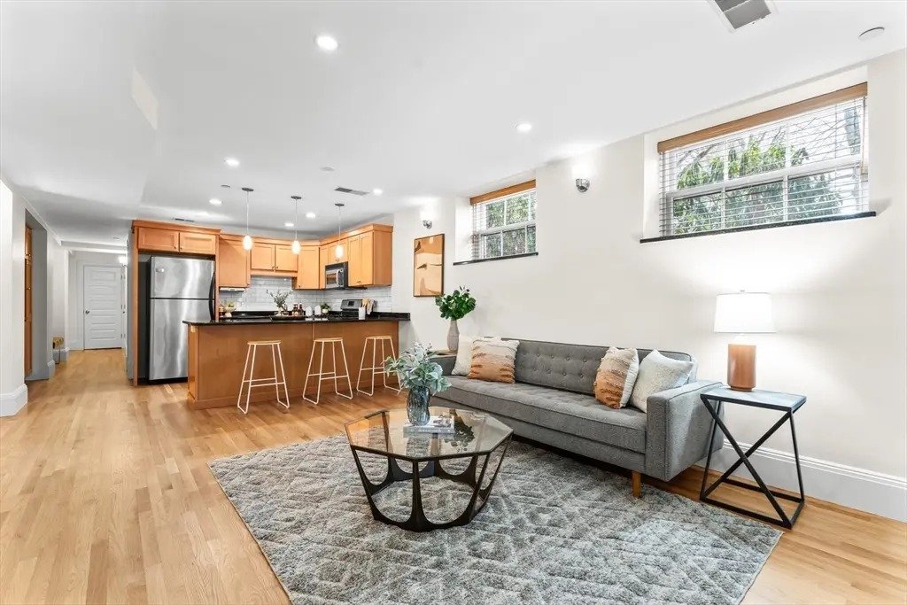 Somerville Condo: 245 Beacon St
