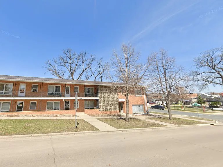 Hutchinson Apartment: 105 2nd Ave SW