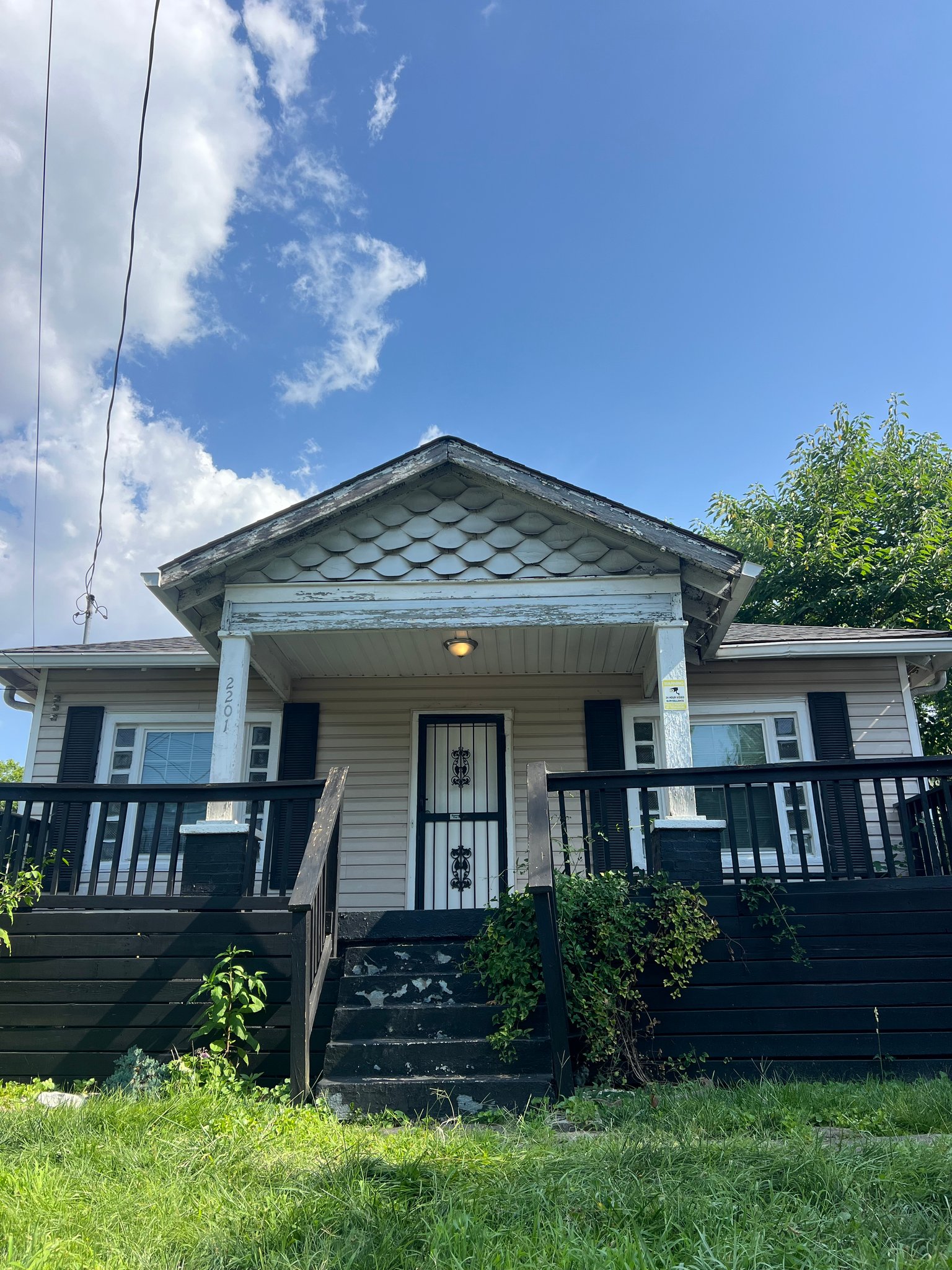 Nashville House: 2201 Morena St