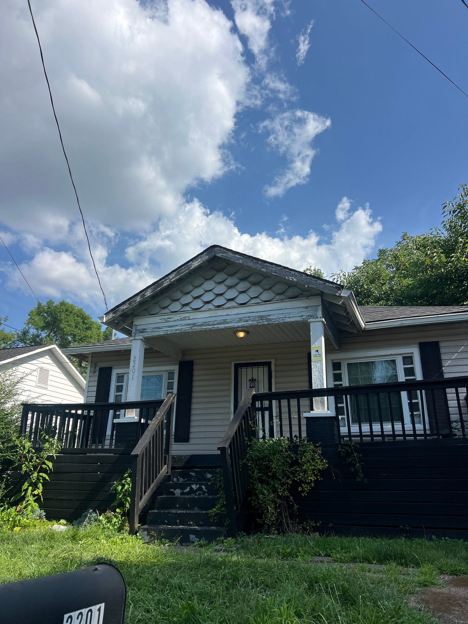 Nashville House: 2201 Morena St