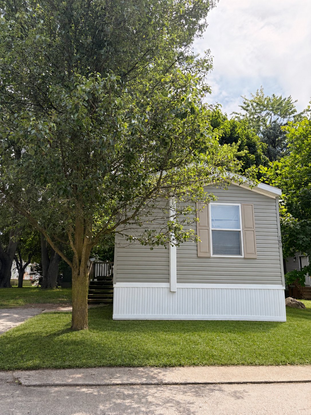 Oxford House: 108 DUNLAP CIRCLE