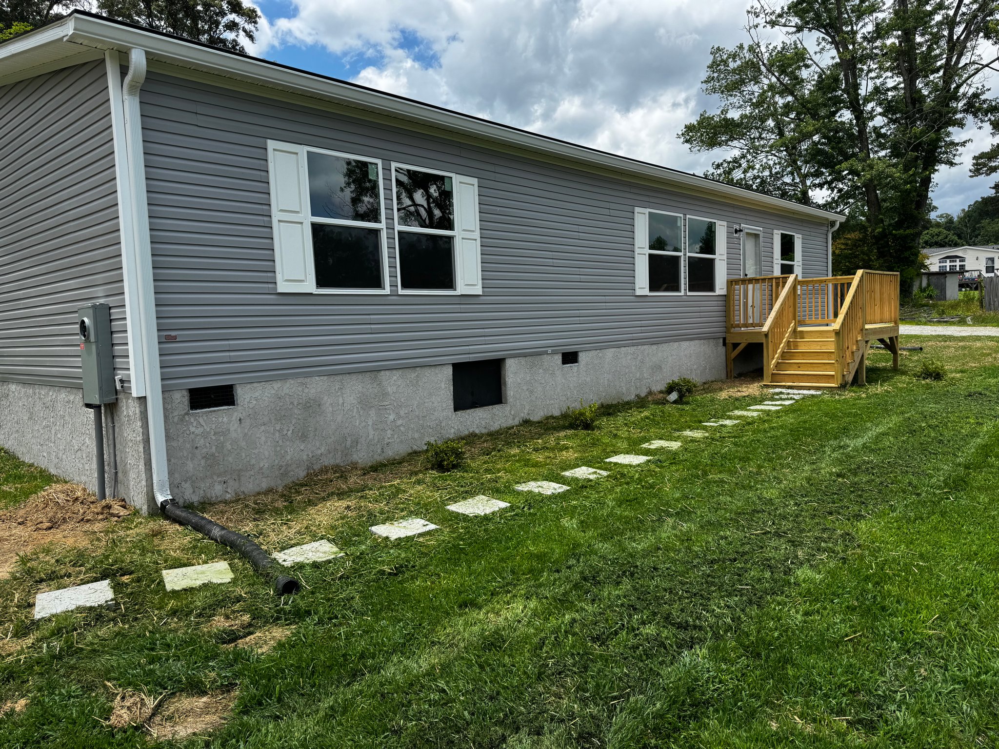 Hendersonville House: 44 Pop Corn Dr