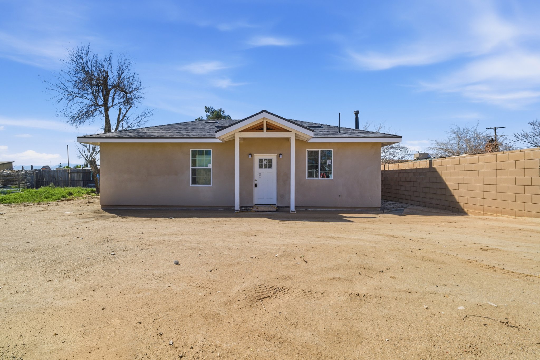 Lancaster House: 43022 6th St E