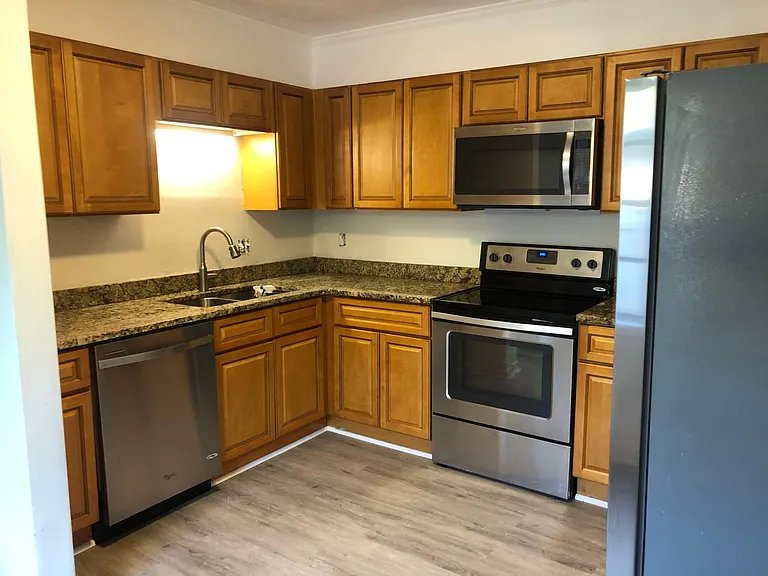 Atlanta Townhome: 300 Winding River Dr