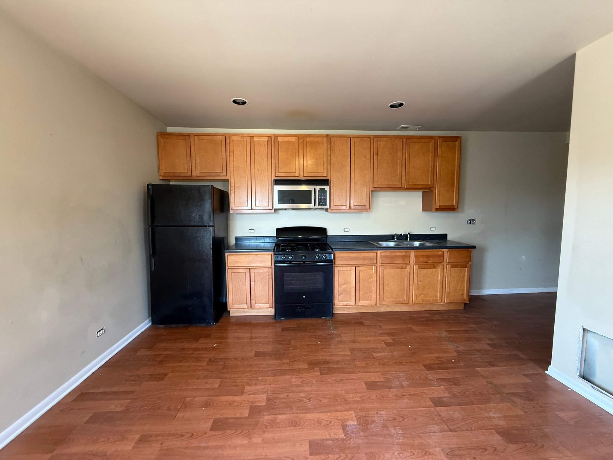 Chicago Apartment: 1904 E 79th St