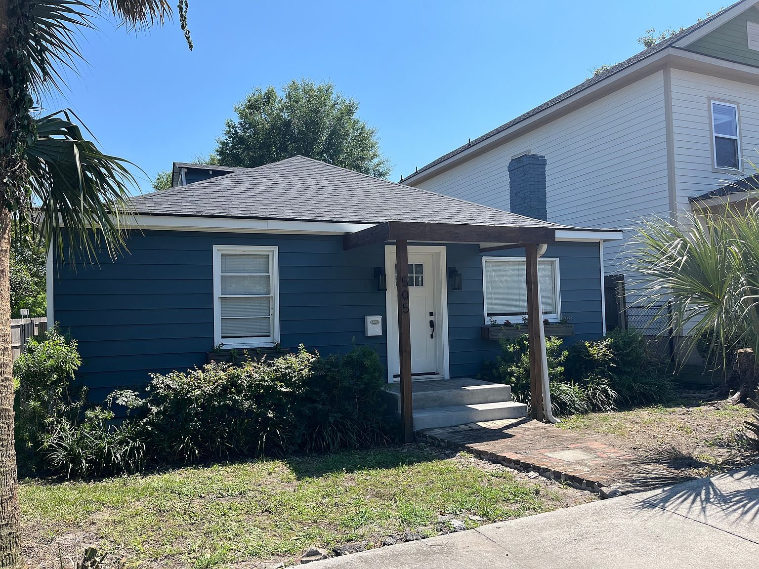 Savannah House: 505 E 35th St