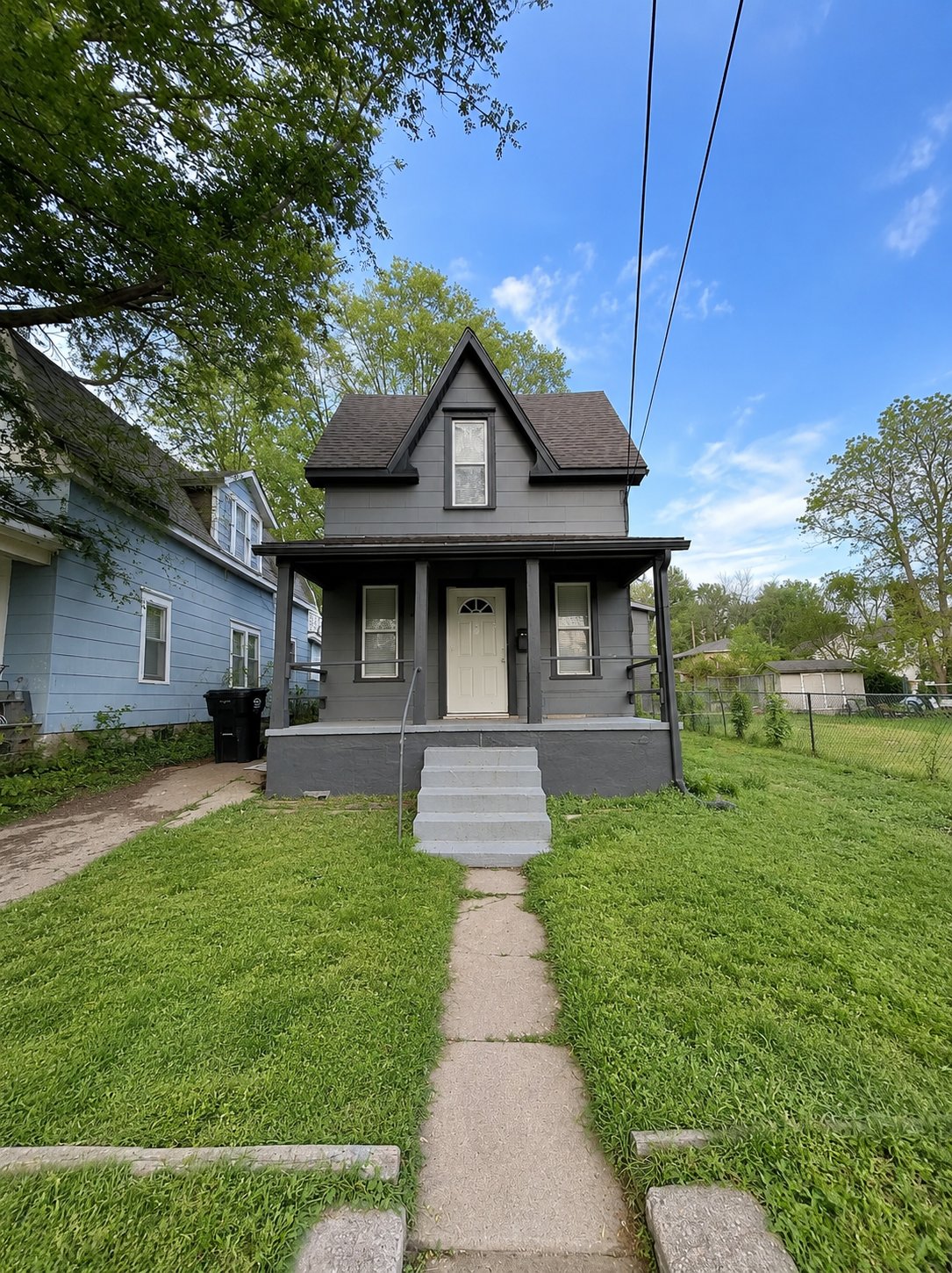 Independence House: 121 S Fuller St