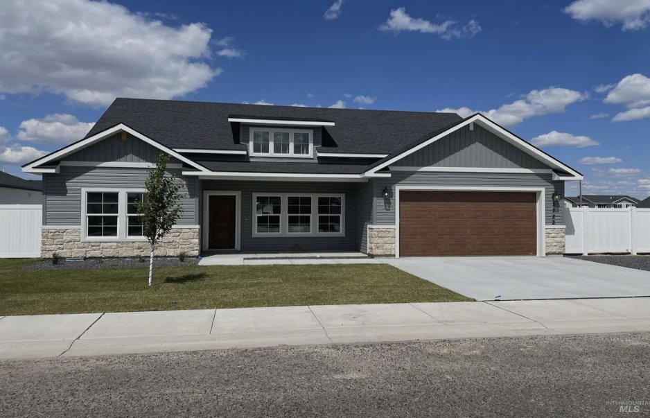 Twin Falls House: 1122 Crestview Dr