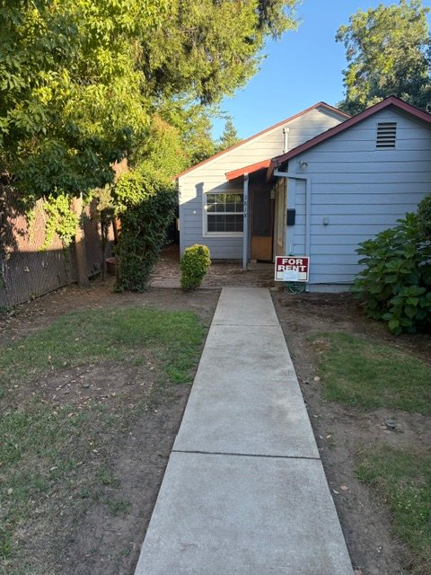 Chico House: 381 1/2 E. 3rd Ave.