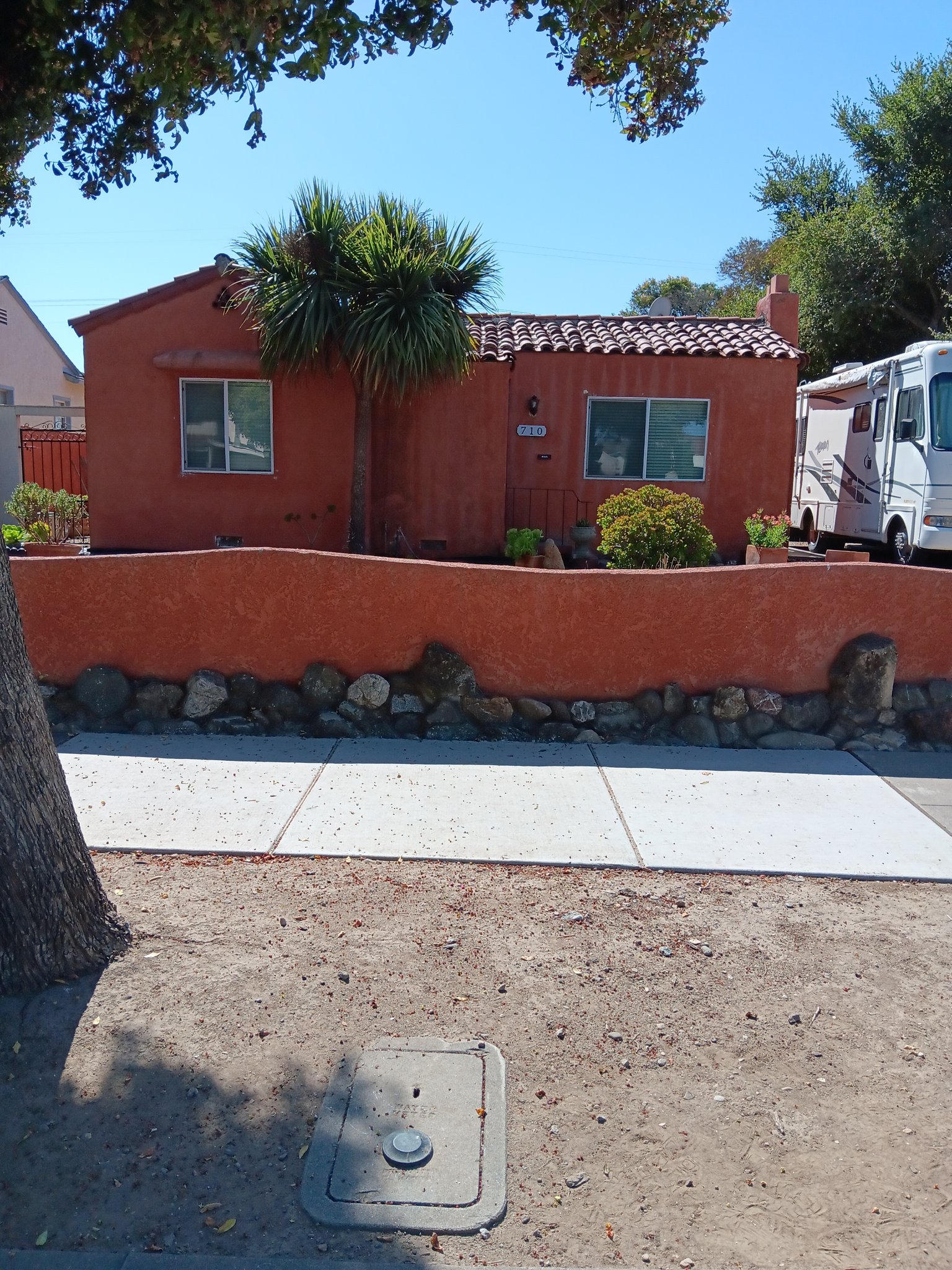 Santa Maria House: 710 E Orange St