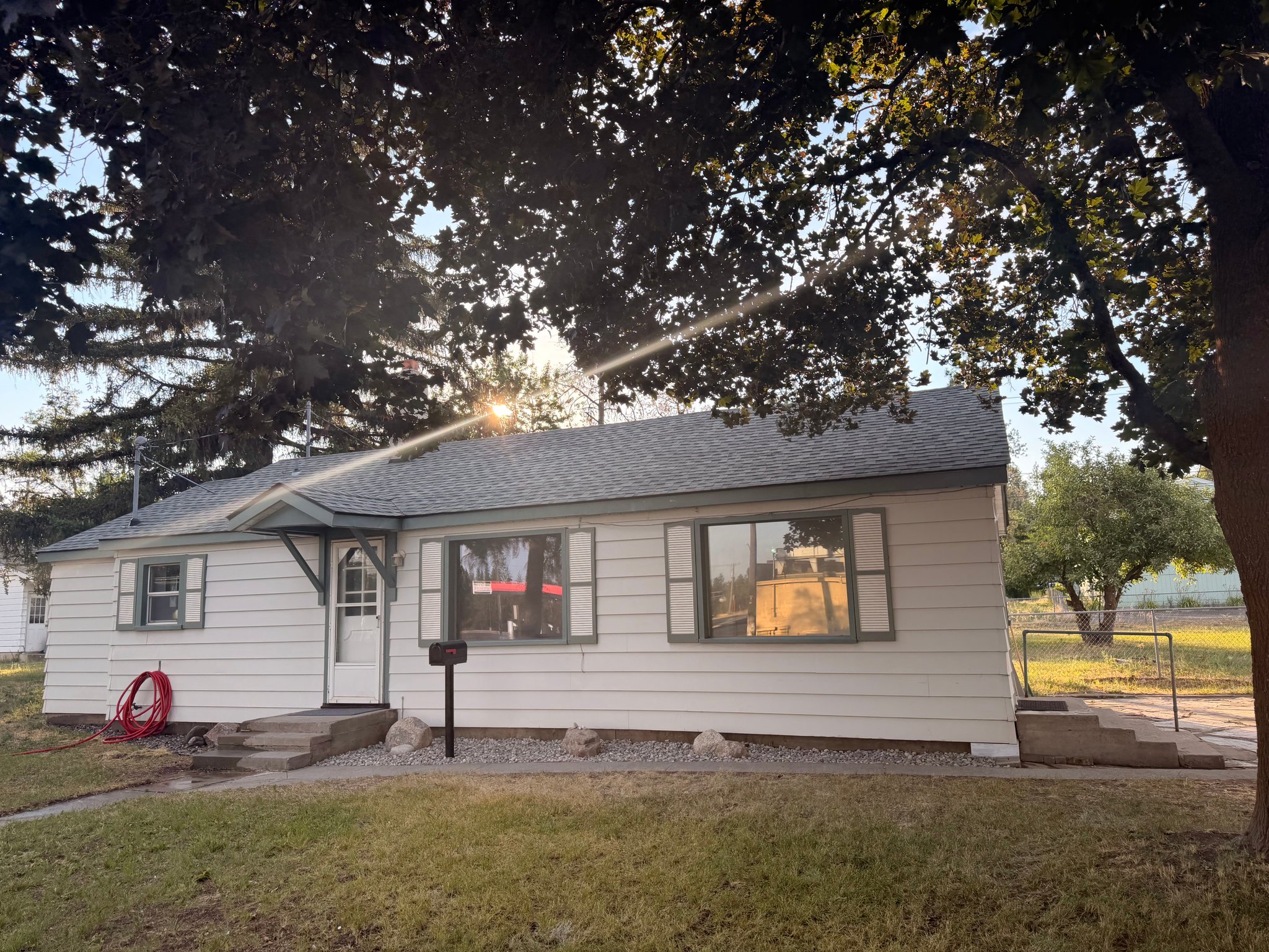 Cheney House: 118 W 2nd St