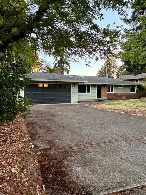 Vancouver House: 911 NW 60th St