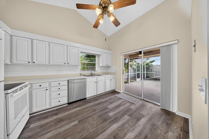 Jupiter House: 119 Adobe Circle