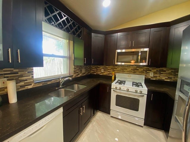 Lake Worth House: 5314 Blueberry Hill Avenue