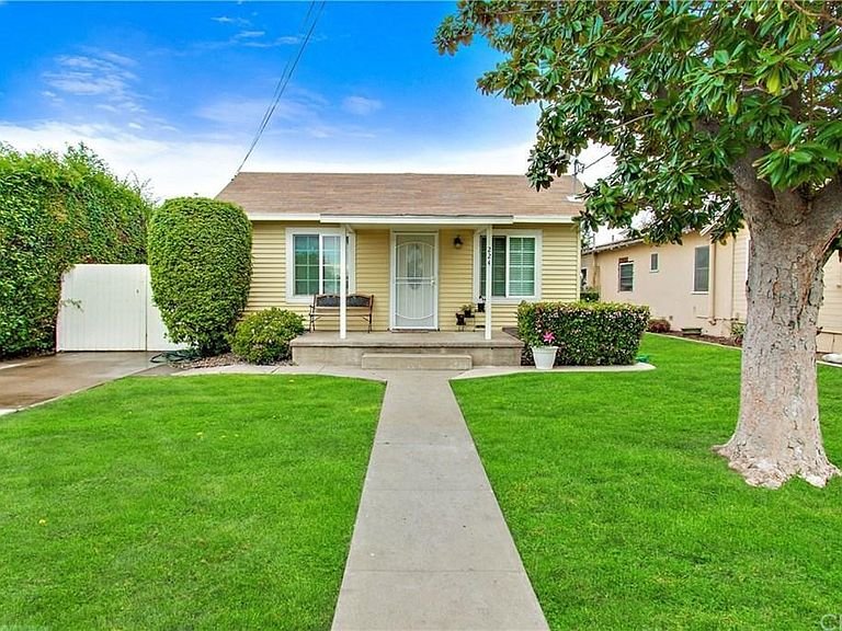 Fullerton House: 224 Edward Ave,