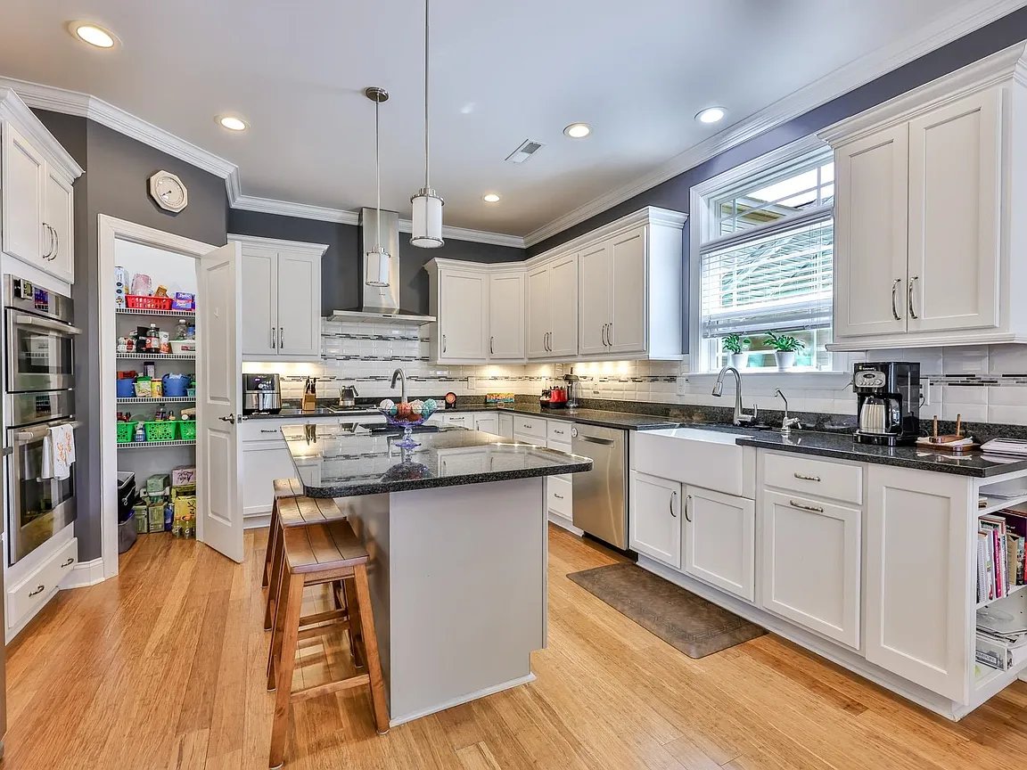 Calabash House: 8853 Smithfield Dr NW