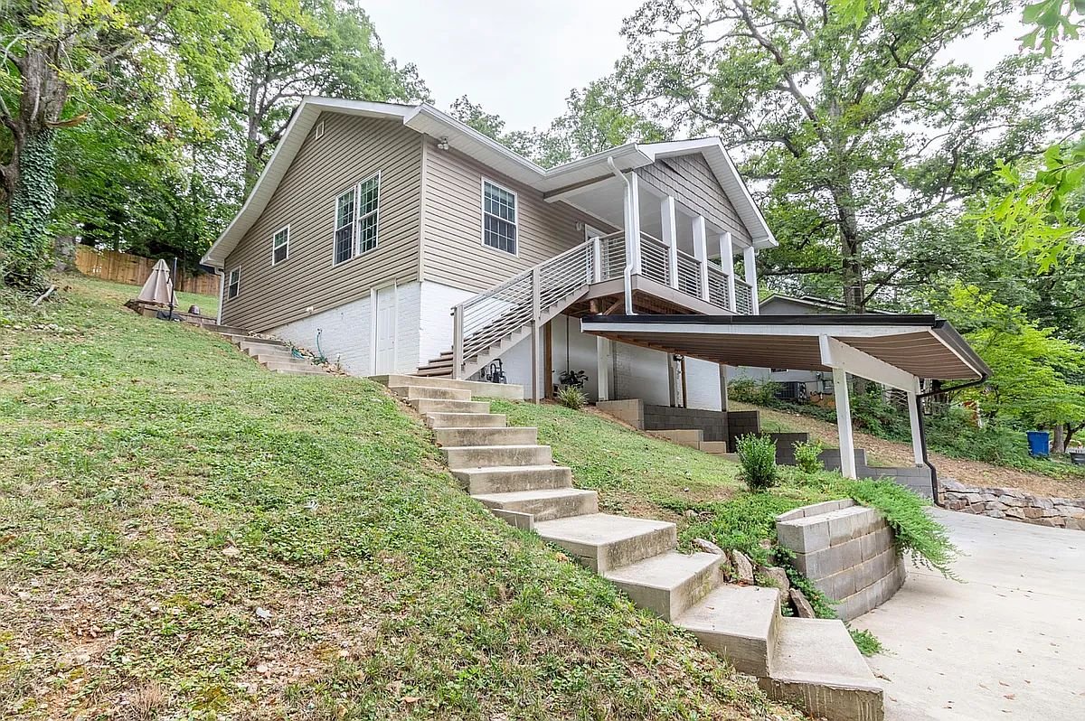 Chattanooga House: 1339 Hixson Pike