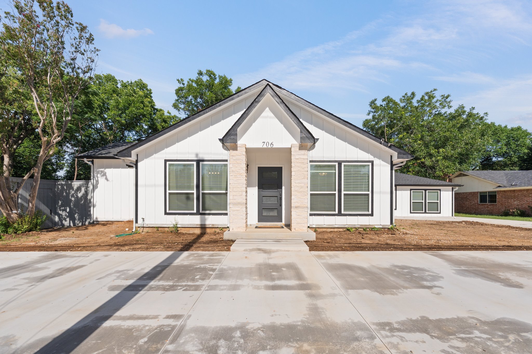 Arlington House: 706 S Fielder Rd