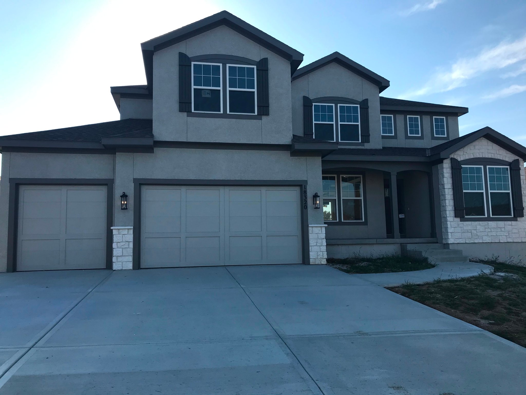 Overland park House: 18320 Monrovia ST