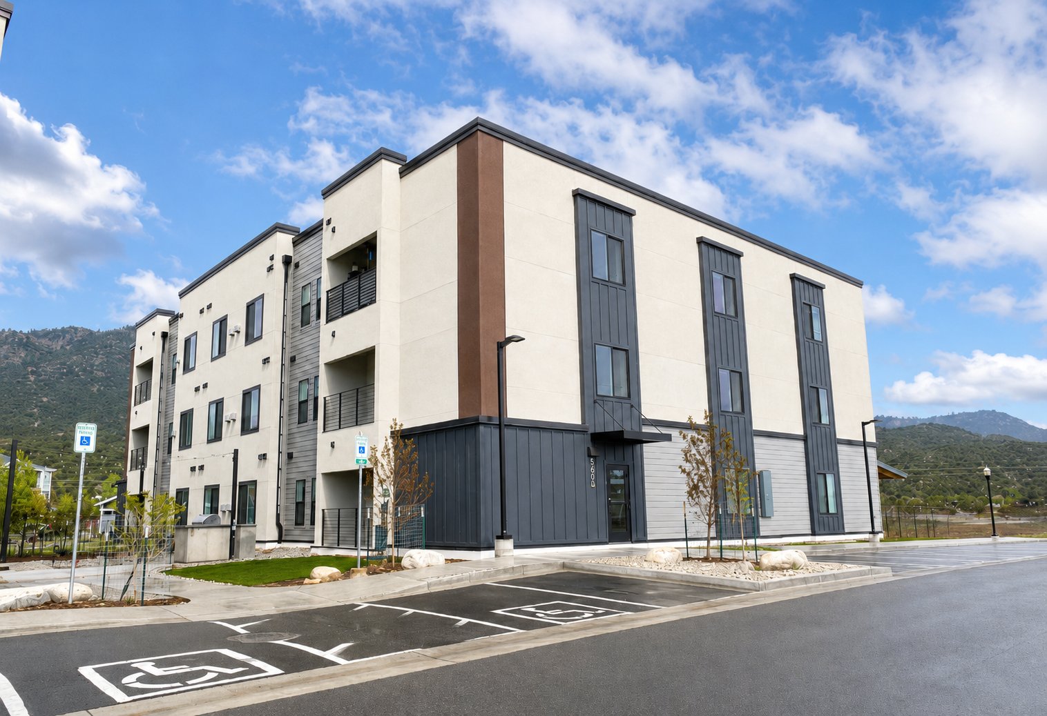 Buena Vista Apartment: 560 - 564 Carbonate St