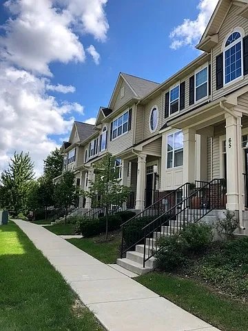 South Elgin Townhome: 69 Melrose Ct