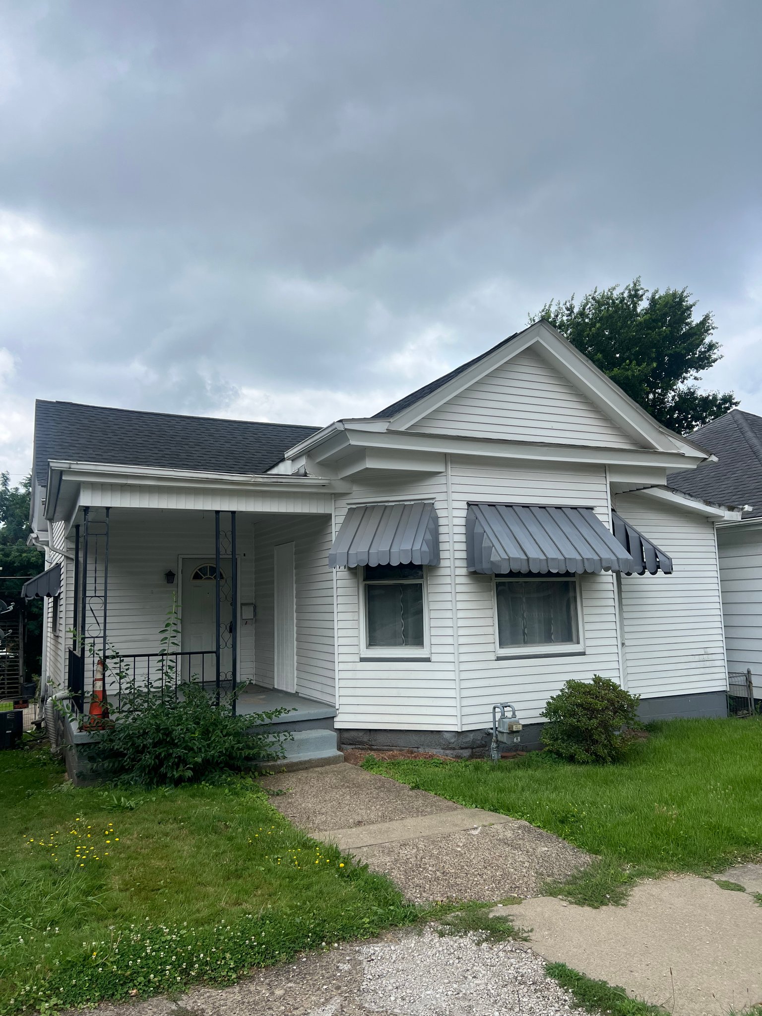 Martins Ferry House: 438 N Zane Hwy