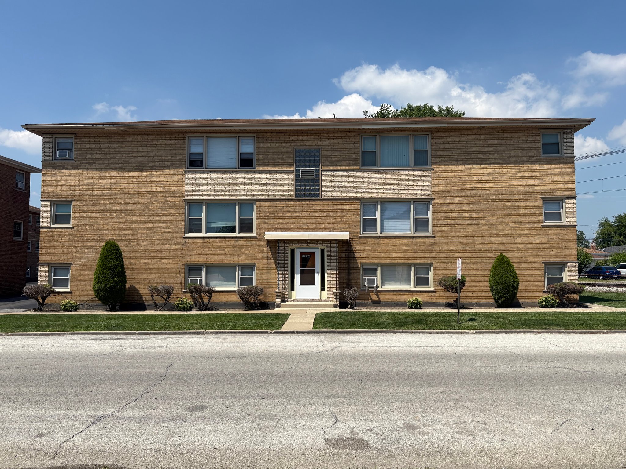Blue Island Apartment: 12746 Winchester Ave.