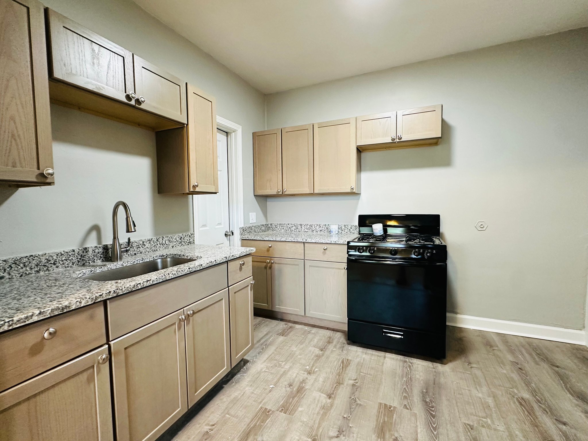 Chicago Apartment: 5350-5352 W Division