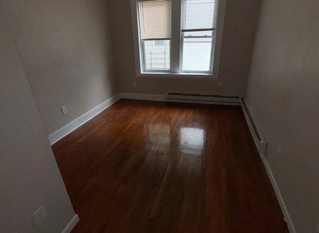 Newark Apartment: 391 13th Ave
