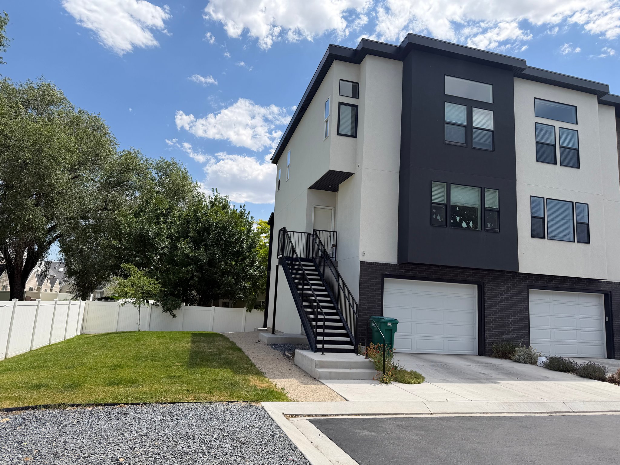 Layton Townhome: 960 N Angel Street