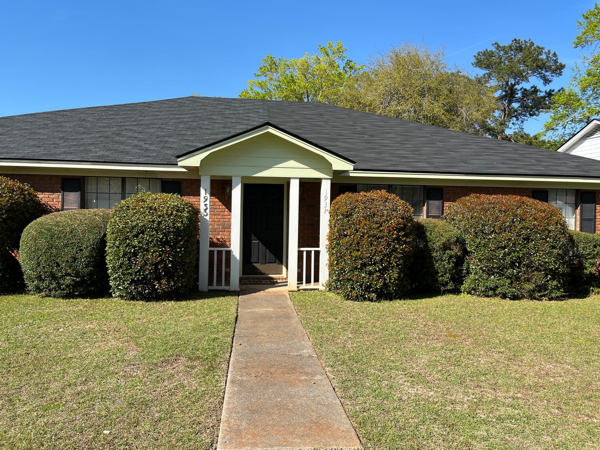 Albany Apartment: 1933 Stuart Ave