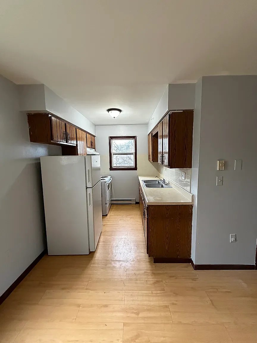 Newark Apartment: 352 South 6th St