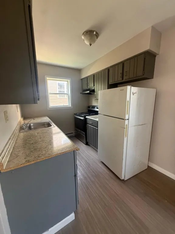 Newark Apartment: 348 South 6th St