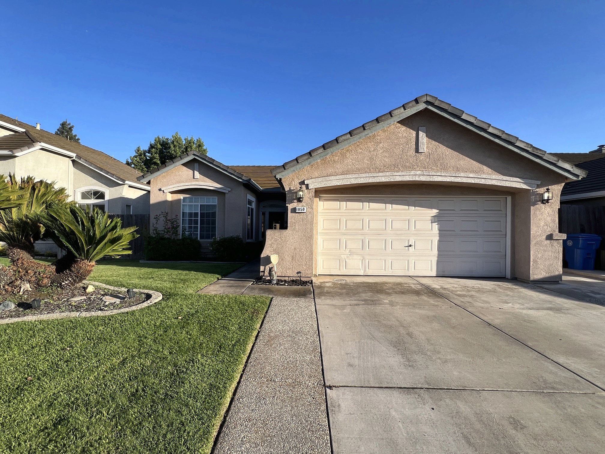 Manteca House: 1850 Exeter Drive